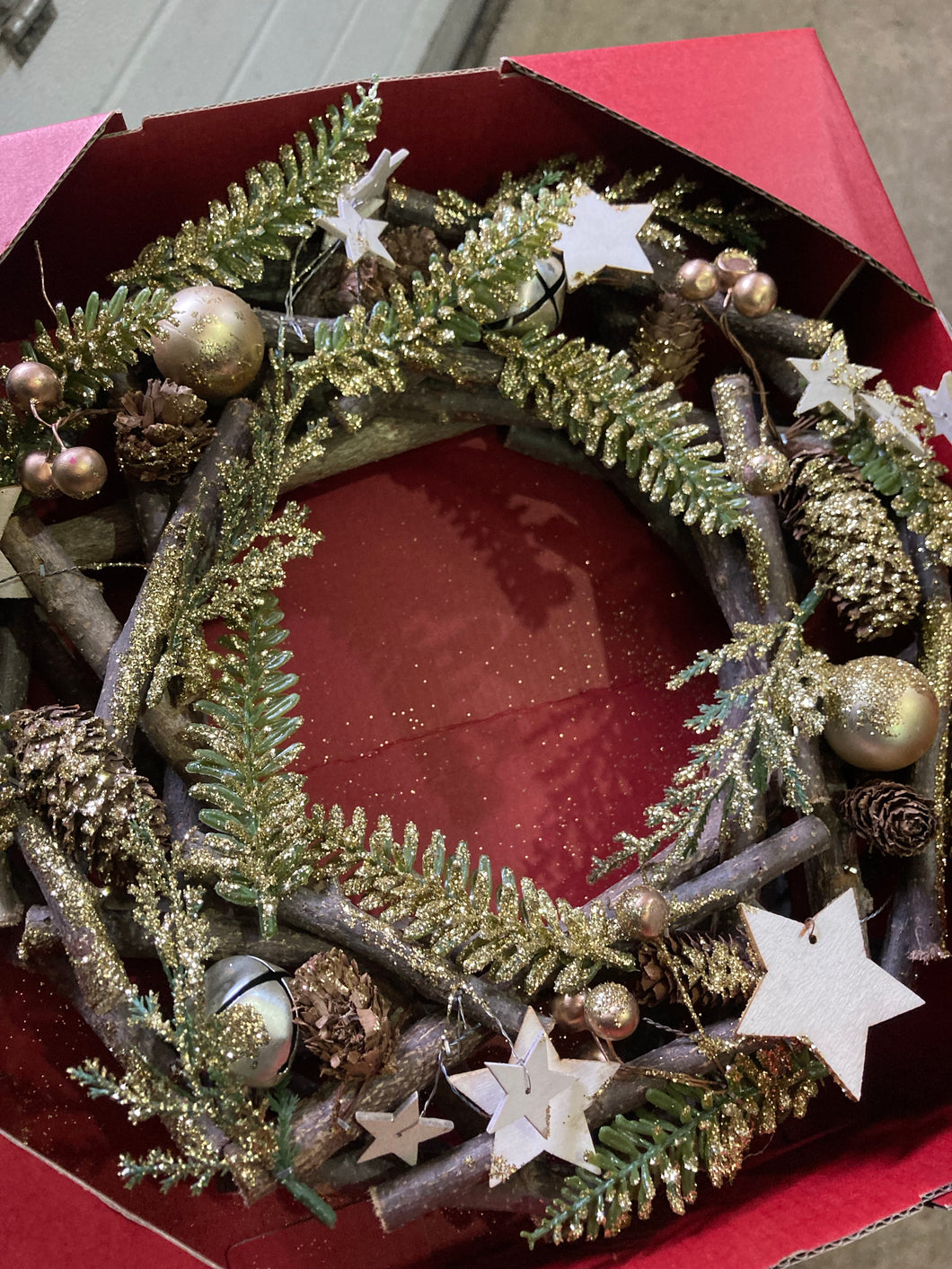 1 red Christmas door wreath with pinecones (in giftbox) Includes Postage